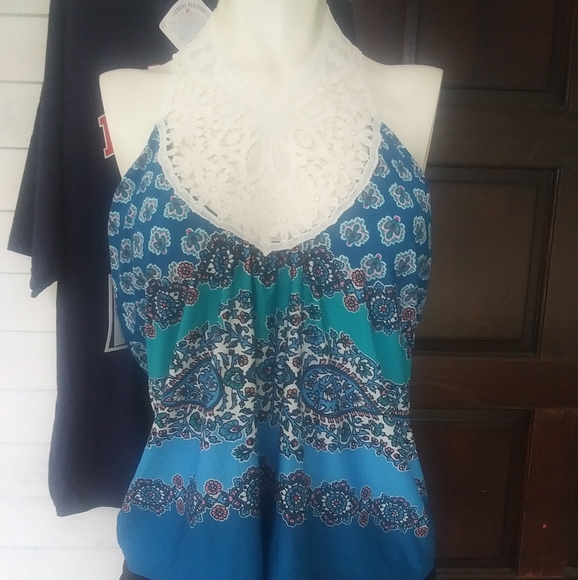NWT Tank top with criss cross back - Picture 1 of 4
